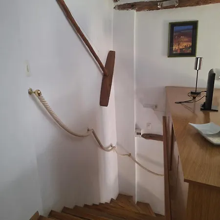 El Barrio Medieval De * Miravet